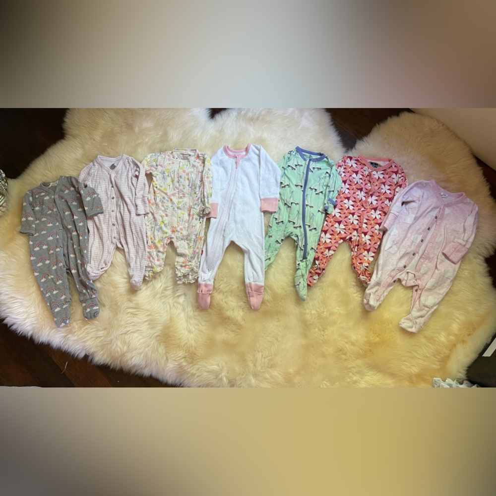 GIRLS ASSORTED FOOTIES 0-3 MONTHS (7)